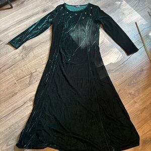 Urban Coco - Luxurious Dark Green Long Sleeve Dress